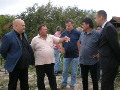 Pokrajinski sekretar za poljoprivredu i gradonačelnik Zrenjanina u poseti povrtarima u Mihajlovu