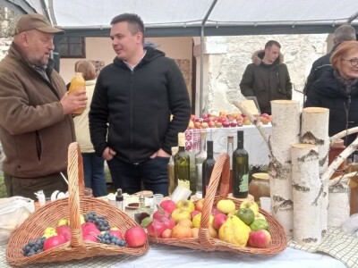 Cernik 2021: Izložba starih sorti voća i povrća