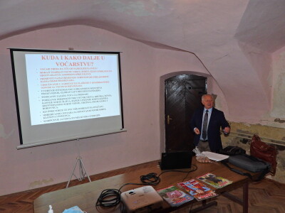 Cernik 2021: Izložba starih sorti voća i povrća