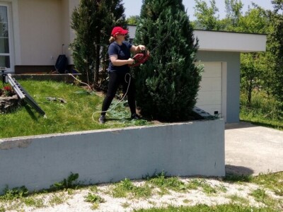 Čila Zorad: Posebno uživa u oblikovanju živih ograda i drveća, a izrađuje i razne vrste cvijetnih aranžmana