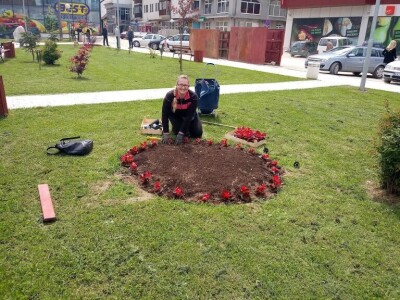 Čila Zorad: Posebno uživa u oblikovanju živih ograda i drveća, a izrađuje i razne vrste cvijetnih aranžmana