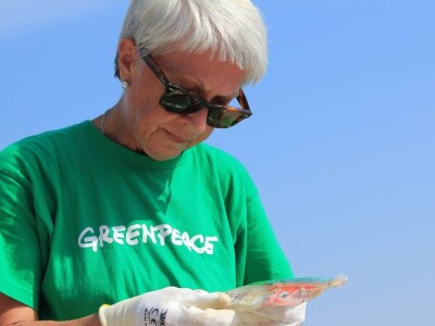 ČIŠĆENJE OTPADA - Povodom međunarodnog dana čišćenja otpada iz okoliša, Greenpeace je u suradnji s Parkom prirode Telašćica organizirao čišćenje uvale Kobiljak na Dugom otoku.