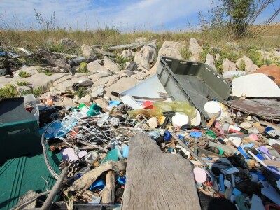 ČIŠĆENJE OTPADA - Povodom međunarodnog dana čišćenja otpada iz okoliša, Greenpeace je u suradnji s Parkom prirode Telašćica organizirao čišćenje uvale Kobiljak na Dugom otoku.