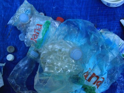 ČIŠĆENJE OTPADA - Povodom međunarodnog dana čišćenja otpada iz okoliša, Greenpeace je u suradnji s Parkom prirode Telašćica organizirao čišćenje uvale Kobiljak na Dugom otoku.