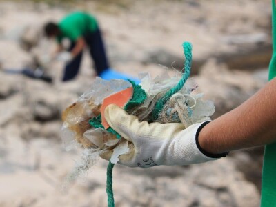ČIŠĆENJE OTPADA - Povodom međunarodnog dana čišćenja otpada iz okoliša, Greenpeace je u suradnji s Parkom prirode Telašćica organizirao čišćenje uvale Kobiljak na Dugom otoku.