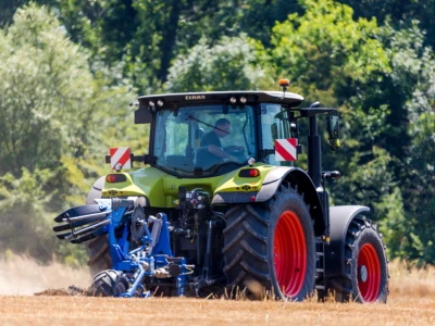 Claas Arion 630 traktor meseca