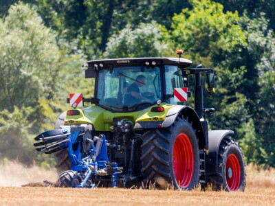 Claas Arion 630 traktor meseca