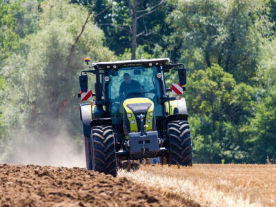 Claas Arion 630 traktor meseca