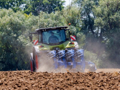 Claas Arion 630 traktor meseca