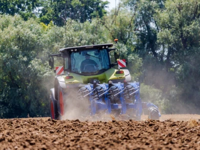 Claas Arion 630 traktor mjeseca