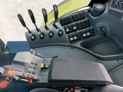 Claas Arion 630 traktor mjeseca