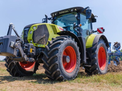 Claas Arion 630 traktor mjeseca Claas Arion 630 traktor mjeseca