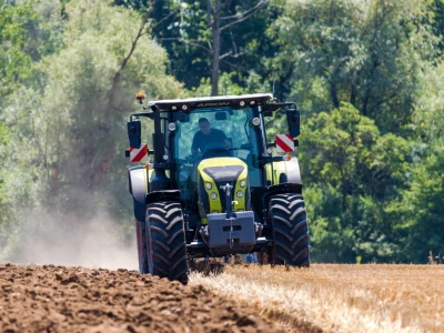 Claas Arion 630 traktor mjeseca