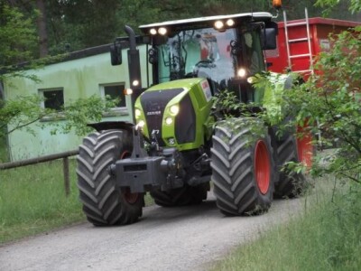 Traktor Claas ARION 600