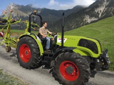 Traktor Claas ELIOS