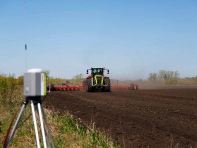 XERION 5000 TRAC grabi naprijed