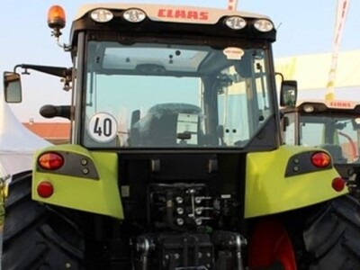 Traktor Claas AXOS
