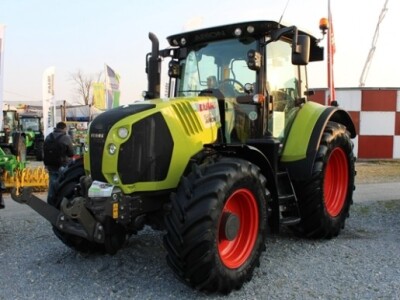Traktor Claas ARION 500