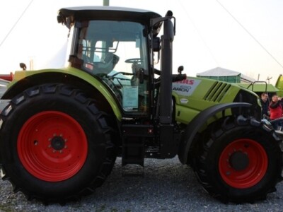 Traktor Claas ARION 500