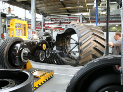 CLAAS obilježava 35 godina rada s gusjenicama - danas su standard u industriji CLAAS obilježava 35 godina rada s gusjenicama - danas su standard u industriji