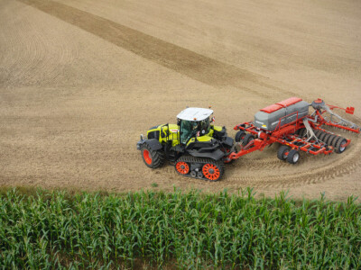 CLAAS obilježava 35 godina rada s gusjenicama - danas su standard u industriji CLAAS obilježava 35 godina rada s gusjenicama - danas su standard u industriji