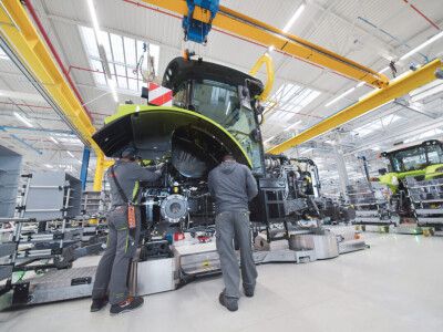 Claas postavlja kamen temeljac za novi multifunkcionalni proizvodni pogon u tvornici traktora u Le Mansu