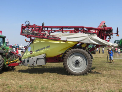 Vučena prskalica Hardi Commander Twin Force 4500 Vučena prskalica Hardi Commander Twin Force 4500