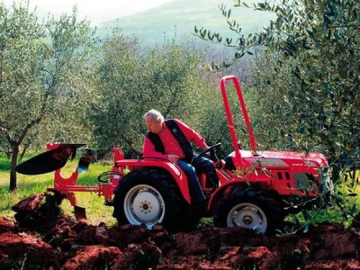 Traktor Antonio Carraro Tigre Country