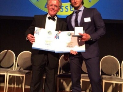 Miroslav Mataušić prima priznanje u Bruxellesu