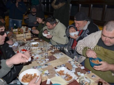 Natjecanje u brzom jedenju čvaraka Natjecanje u brzom jedenju čvaraka