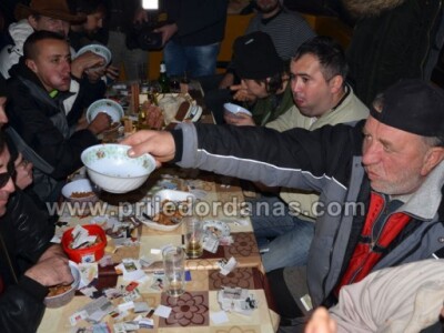 Naporna večer sa čvarcima Naporna večer sa čvarcima