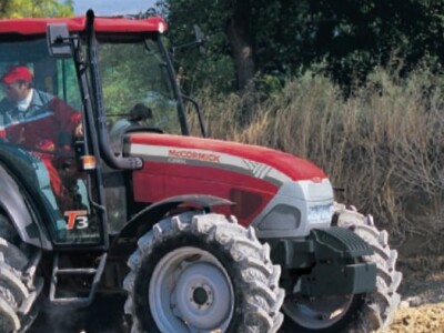 Traktor McCormick CX