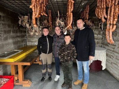 Dabro u posjeti OPG-u Božić Dabro u posjeti OPG-u Božić