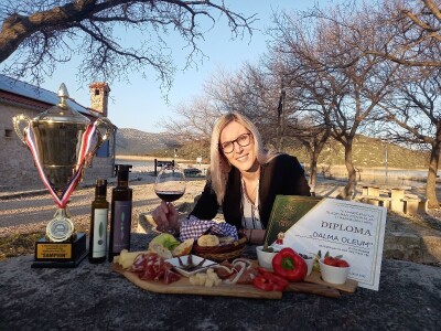 DALMA OLEUM DANIJELE LALIN - Šampionsko ulje iz Maškovića hana ide na svjetsko natjecananje maslinovih ulja u Naw Yorkju