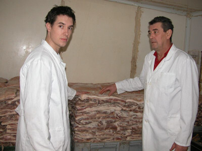 Dalmatinska pancete u pršutani Mijukić-Prom - sin Jure i otac Mijo Dalmatinska pancete u pršutani Mijukić-Prom - sin Jure i otac Mijo