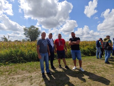 Dan polja soje Axereal, Komletinci