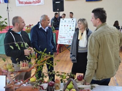 Stručnjaci u voćarstvu Stručnjaci u voćarstvu