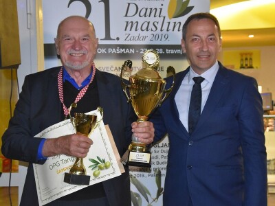 DANI MASLINE 2019 - Proglašeni najuspješniji: Božo Surać šampion otvorenih ulja, a Silavano Tanger pakovina DANI MASLINE 2019 - Proglašeni najuspješniji: Božo Surać šampion otvorenih ulja, a Silavano Tanger pakovina