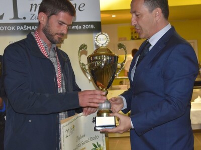 DANI MASLINE 2019 - Proglašeni najuspješniji: Božo Surać šampion otvorenih ulja, a Silavano Tanger pakovina DANI MASLINE 2019 - Proglašeni najuspješniji: Božo Surać šampion otvorenih ulja, a Silavano Tanger pakovina