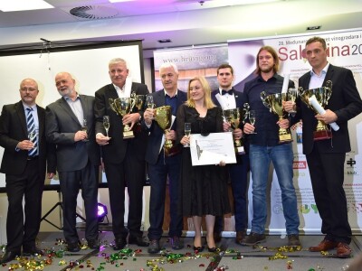 DAROVI MARIJANE PATIR; Poklon bon od 5.000 kuna PZ Cres i nagrada šampionu Sabatine -   put u Bruxelles i posjet EU institucijama DAROVI MARIJANE PATIR; Poklon bon od 5.000 kuna PZ Cres i nagrada šampionu Sabatine -   put u Bruxelles i posjet EU institucijama