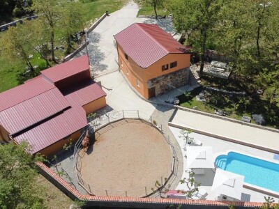 Destilerija i sušara u Gornjim Maovicama Destilerija i sušara u Gornjim Maovicama