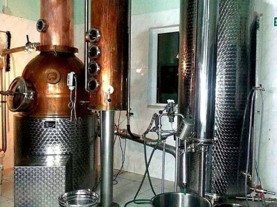 Destilerija i sušara u Gornjim Maovicama Destilerija i sušara u Gornjim Maovicama