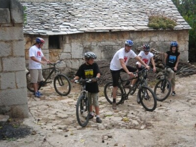 Detalj brdskog biciklizma uz Cetinu - dopuna seoskog turizma