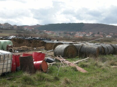 Detalj farme OPG Putnik - još treba izgraditi i spremnik stočne hrane