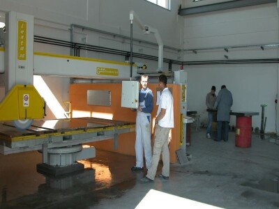 Detalj radionice Klesarstvo Marić u gospodarskoj zoni Čaporicama Detalj radionice Klesarstvo Marić u gospodarskoj zoni Čaporicama