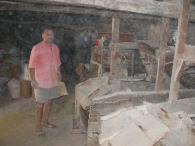 Ugodan miris pšeničnog brašna u vodenici obitelji Samardžić uz Cetinu