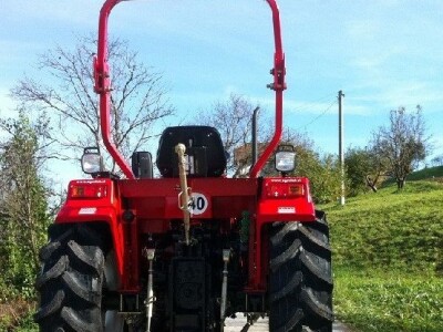 Traktor Impodan DF 404