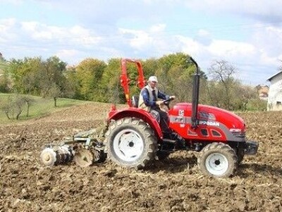 Traktor Impodan DF 504
