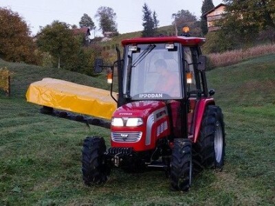 Traktor Impodan DF 704