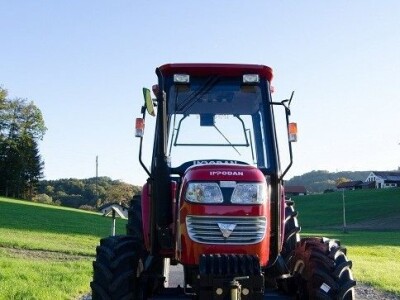 Traktor Impodan DF 704